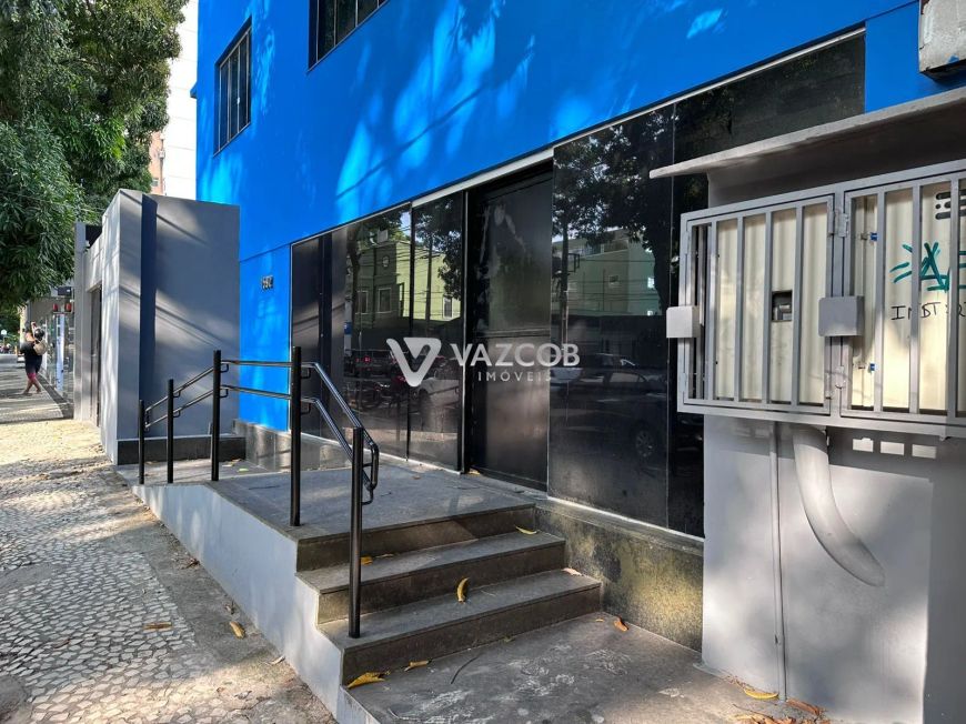 Prédio comercial inteiro na Batista Campos com elevador e estacionamento