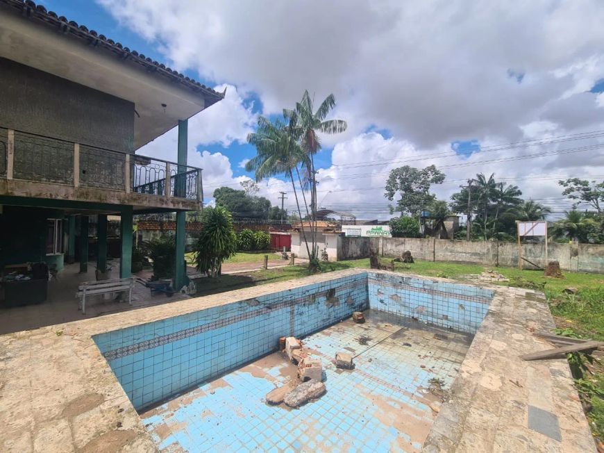 Prédio de 1.900 metros quadrados para alugar na Avenida Arthur Bernardes em Belém do Pará.