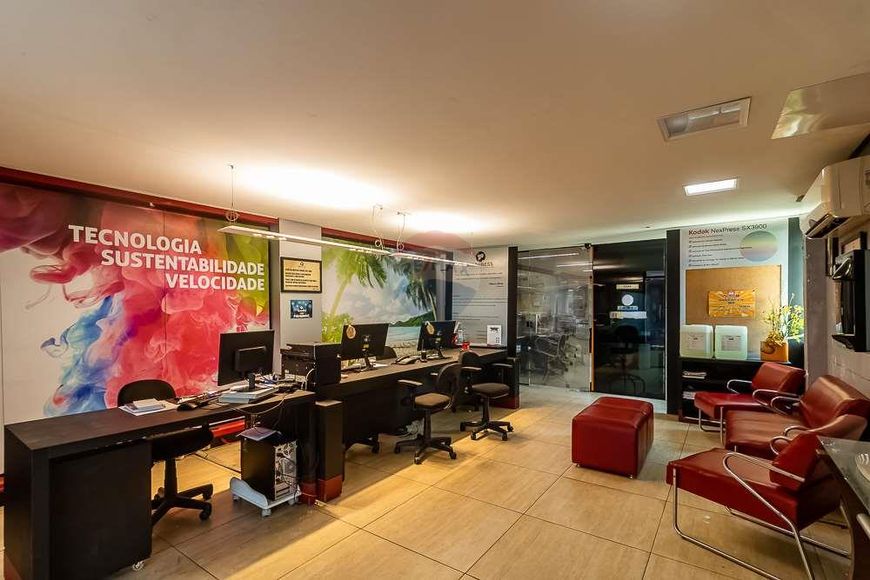 Prédio com 3 pavimentos, uso misto, com 500m²