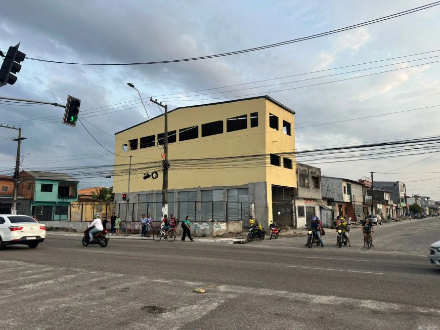 Imóvel comercial com estacionamento próprio 552 m² em Mangueirão - Belém - PA