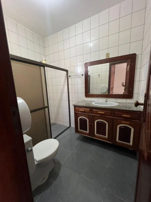 ALUGO CASA 350m2 , 4 salas , recepção, bairro Nazaré