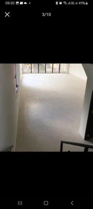 Prédio comercial de esquina com 360m², 03 pisos, divisórias removíveis, fachada em pele de vidro