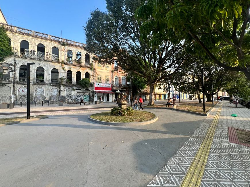 ALUGO PRÉDIO COMERCIAL NA CASTILHO FRANÇA.