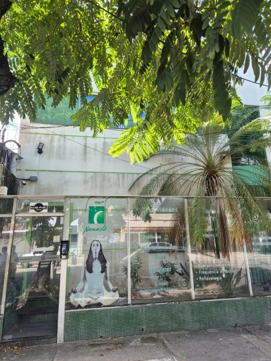 Prédio comercial com imenso potencial para clinicas de varias especialidades de fácil localização.