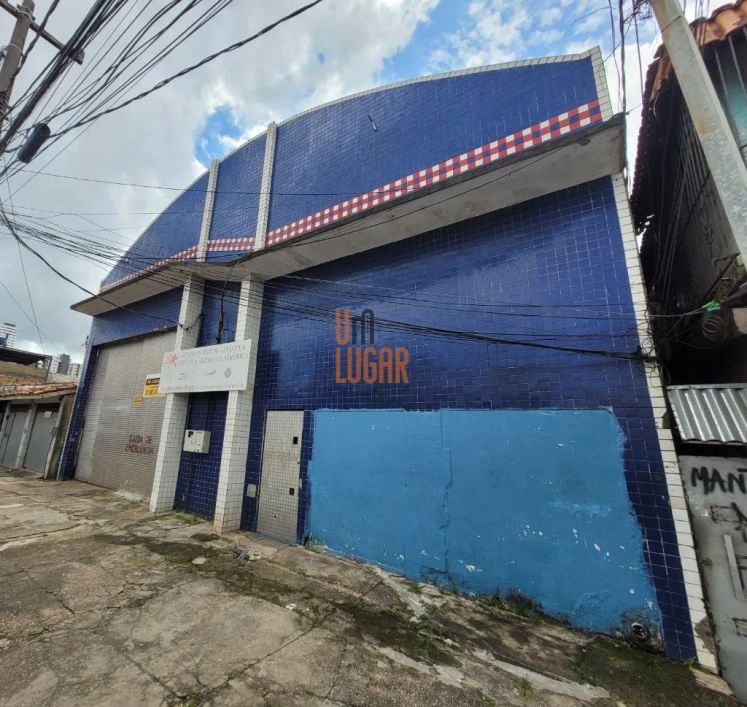 Galpão grande com aproximadamente 885m² para aluguel na travessa Lomas Valentina, Pedreira.