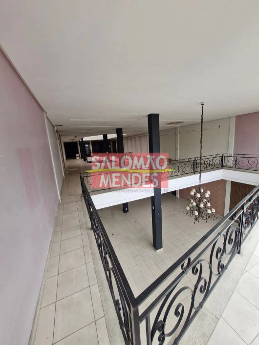 Prédio em 03 pavimentos, com 16 vagas de garagem e elevador no bairro Batista Campos, em Rua de gra