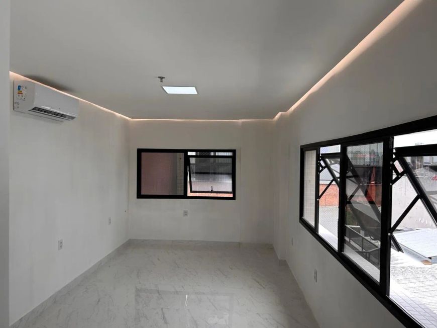 Alugo sala comercial no Ed. Arya Tower