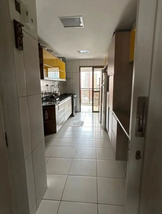 Alugo Apartamento de Alto padrão com 4 suítes, 3 vagas no Ed. Uranus Garden Umarizal