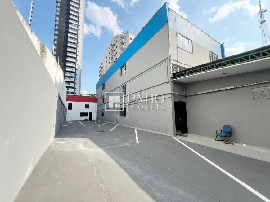 Imóvel comercial na Praça Batista Campos, estrutura completa e flexível.