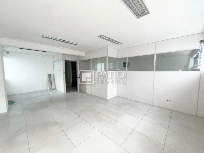 Imóvel comercial na Praça Batista Campos, estrutura completa e flexível.