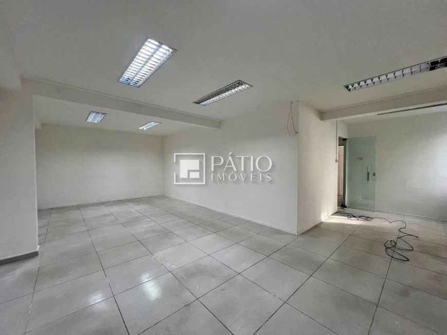 Imóvel comercial na Praça Batista Campos, estrutura completa e flexível.