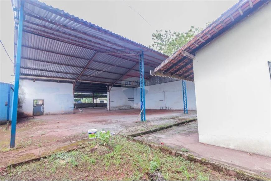 Excelente galpão na Estrada da Maracacuera, 5716m²