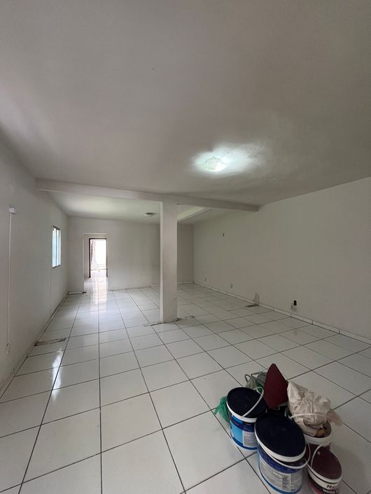 Vendo ou alugo casa serv para comercio c/ 06 salas na Rua dos Tamoios servindo Também p/ moradia