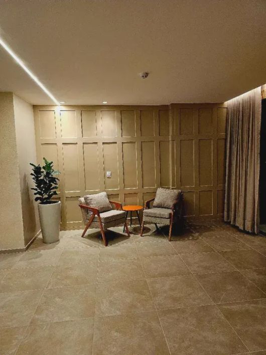 Alugo mobiliado c/ 3 quartos, sendo 2 suítes, no Edifício Lago di Garda