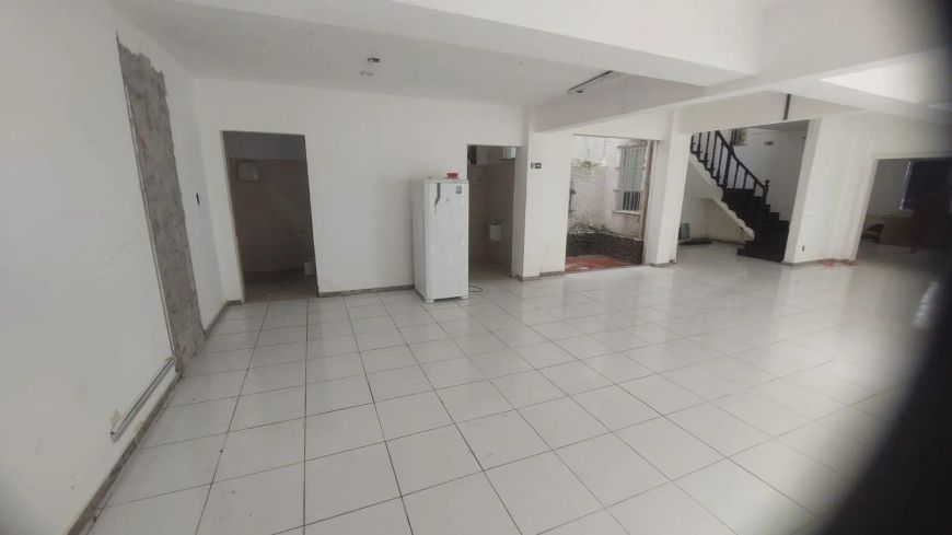 ALUGO AMPLA CASA COMERCIAL COM DOIS PAVIMENTOS NO UMARIZAL, LOCALIZAÇÃO PRIVILEGIADA, APROVEITE !