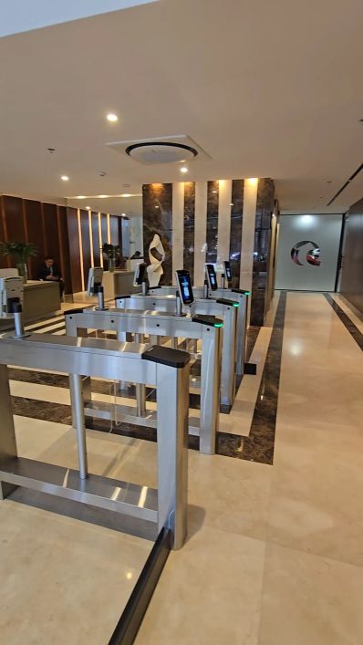ALUGO SALA COMERCIAL - QUADRA BRAZ