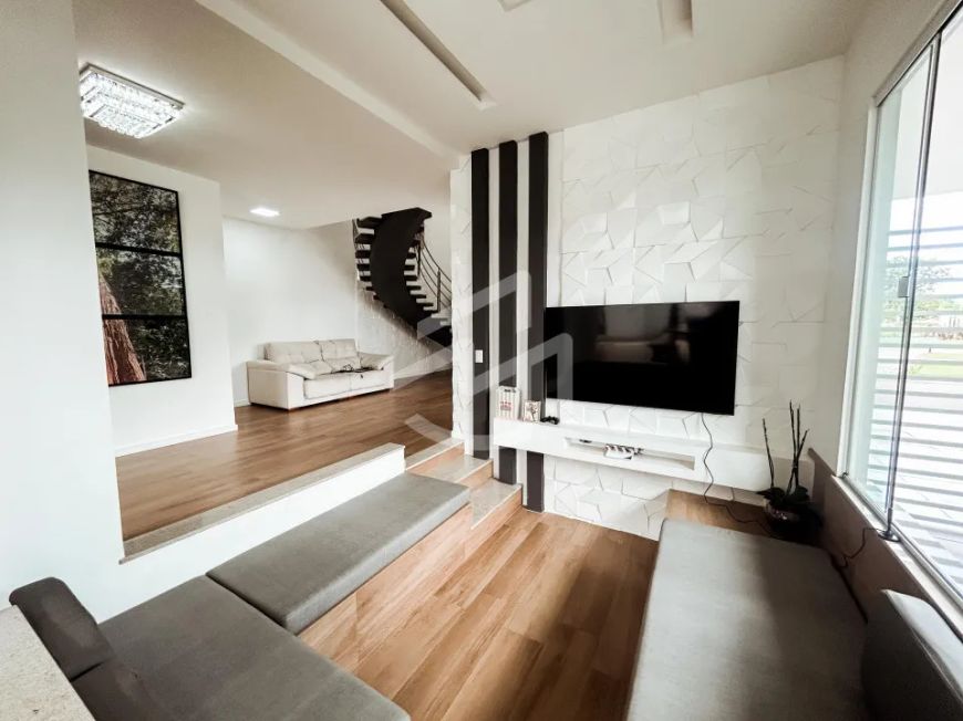 CASA NO CONDOMÍNIO JARDINS DO LAGO COM 3 SUÍTES P/ LOCAÇÃO POR R$ 12.000,00