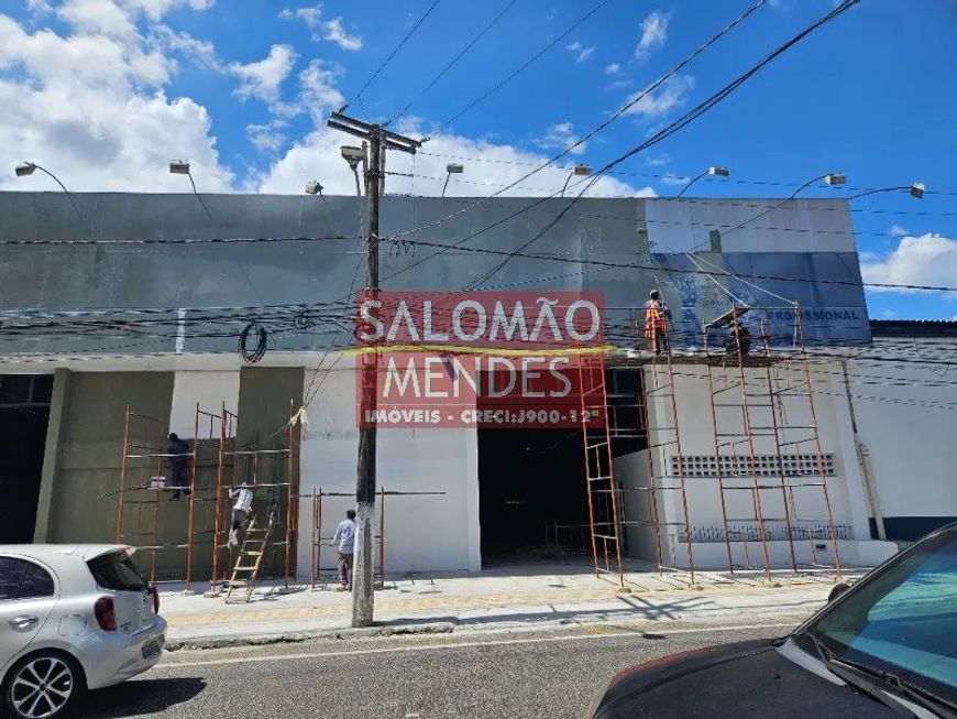 15m2 de frente, vãos livres com estrutura em concreto