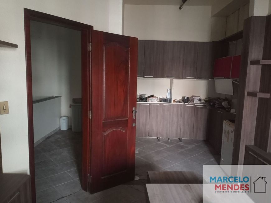 Loja Ponto Comercial nos ALTOS próx. Pça Brasil nos altos com 7 salas e banheiros