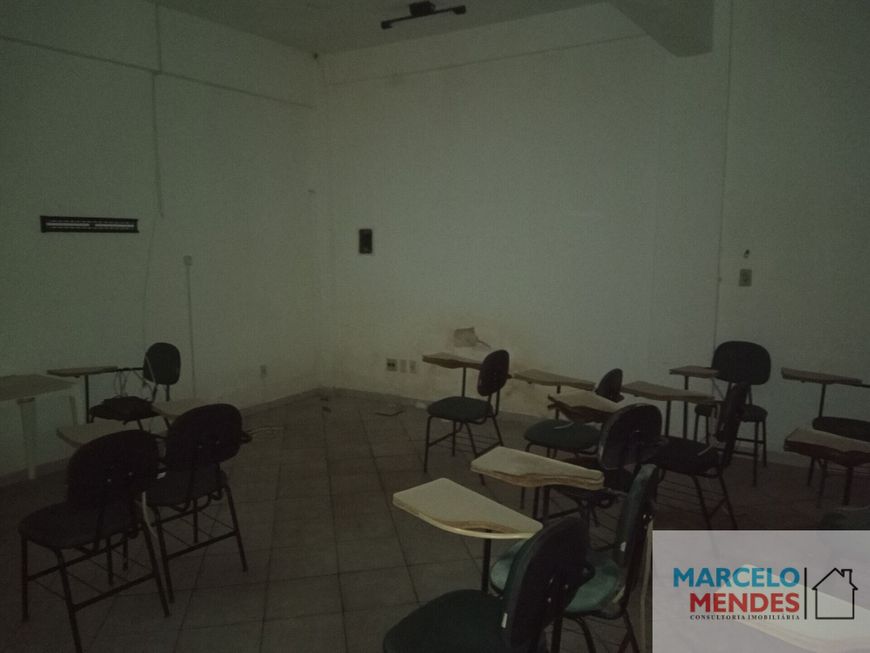Loja Ponto Comercial nos ALTOS próx. Pça Brasil nos altos com 7 salas e banheiros