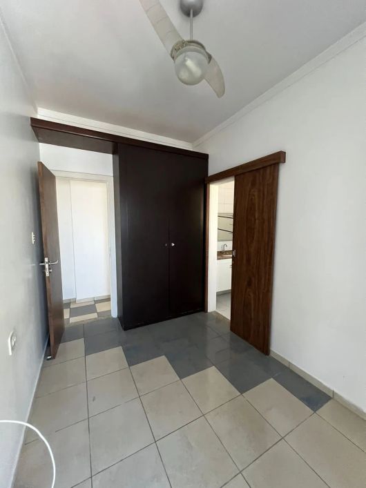 Alugo Apartamento no Edifício Village Gold