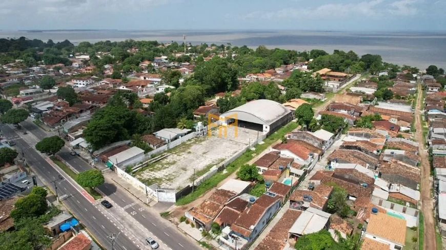 Área de 3 mil m² com galpão na principal avenida de Mosqueiro