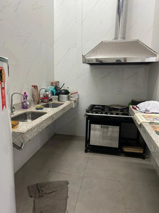 Alugo Galpão de 1.500m² na estrada da Maracacuera, rua das Acácias, frente ao posto Icar