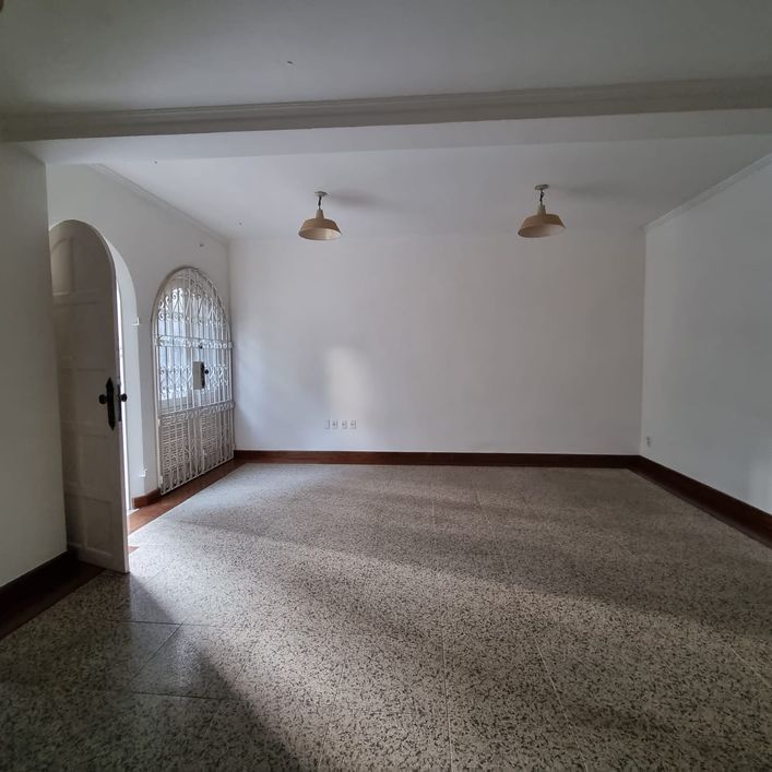 Casa p/ Locação - 350m² - 4 quartos sendo 3 suítes - Av. Almirante Wandenkolk - Umarizal - Belém/PA.