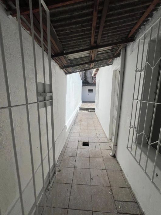Ponto Comercial no Umrizal, 2 Pavimento: térreo: garagem, 3 salas, copa / cozinha, quintal e dep