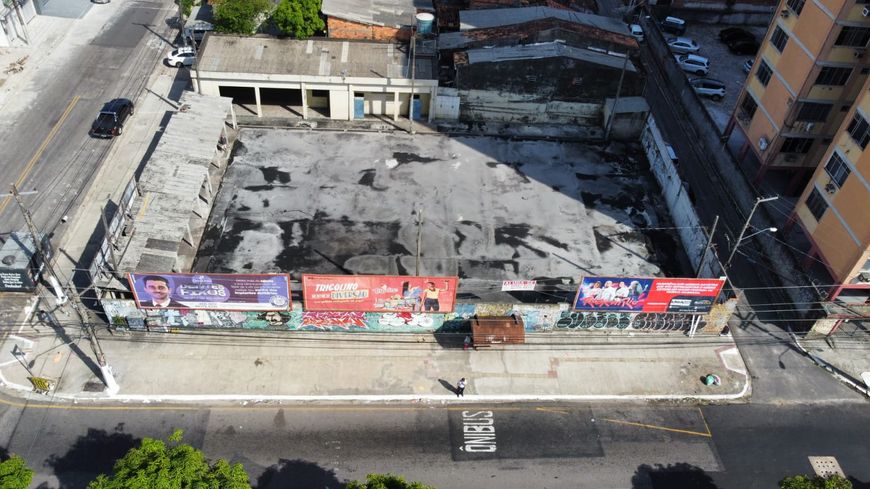 Ponto comercial/Loja/Box para aluguel com 1050 metros quadrados com 2 quartos