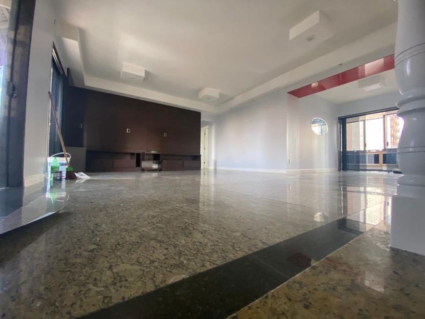 Cobertura para aluguel. 810m². 7 suítes. 3 vagas de garagem. Nazaré - Belém - PA