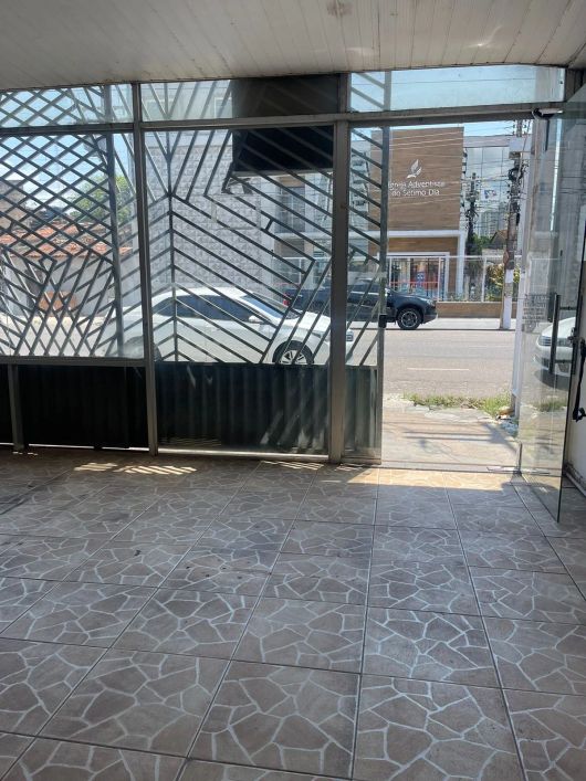 Aluga-se Galpão na Av. Ceará com 238 m²