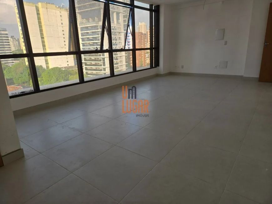 Um Lugar Imóveis Vende ou Aluga Sala Comercial 1008 no Ed. City Office