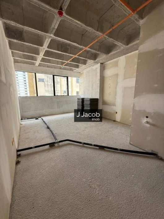 Alugo sala de 28 m² no Ed. Quadra Bras - bairro Nazaré