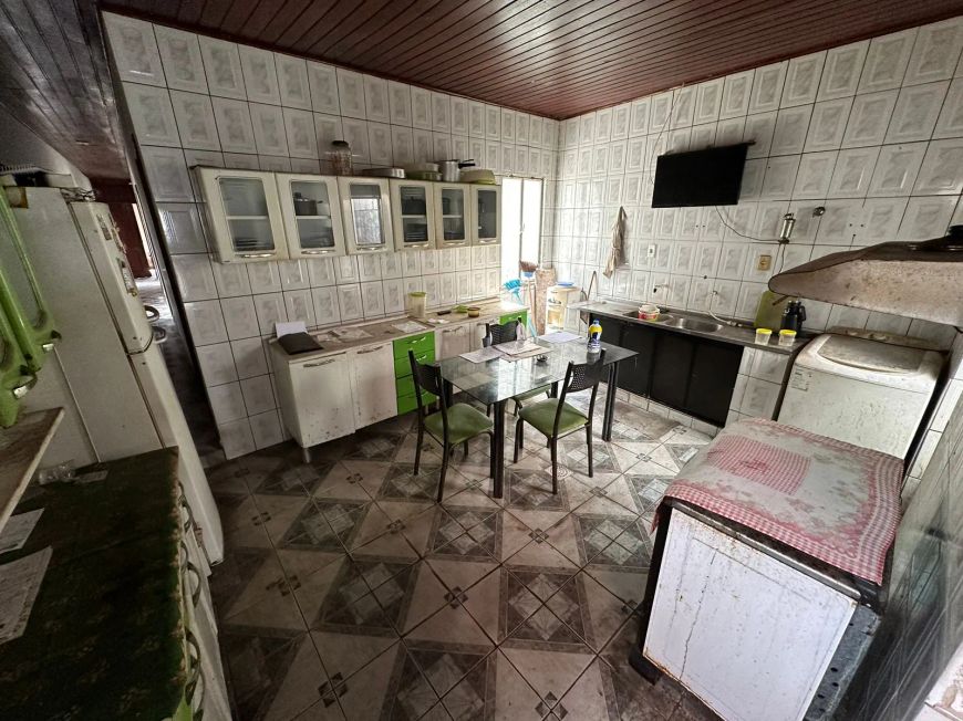 Imóvel comercial com 300 m² com 3 suítes + 4vgs - Umarizal - Belém - PA