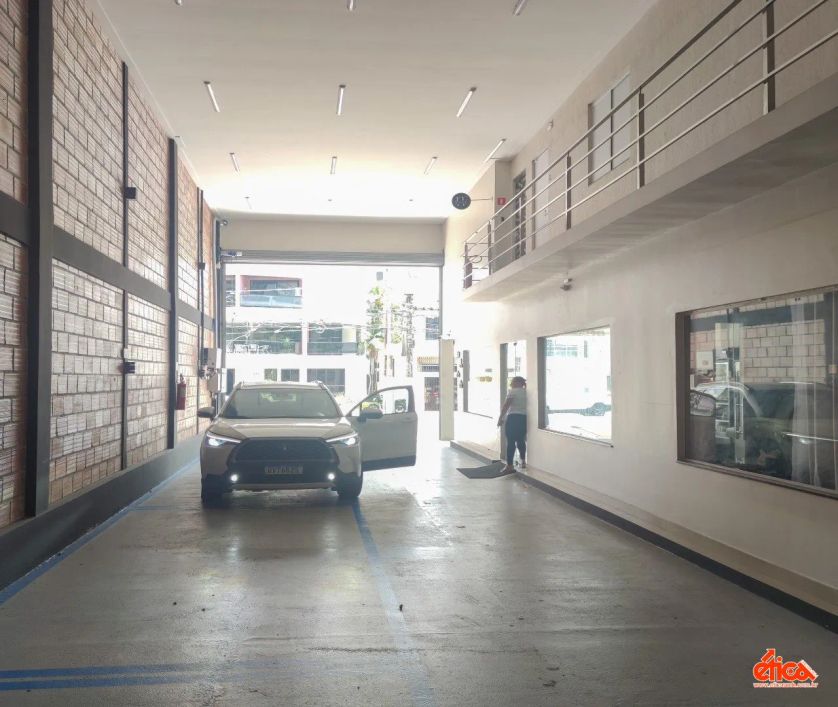 Sala comercial em predio semi-novo com otimo acabamento no umarizal.