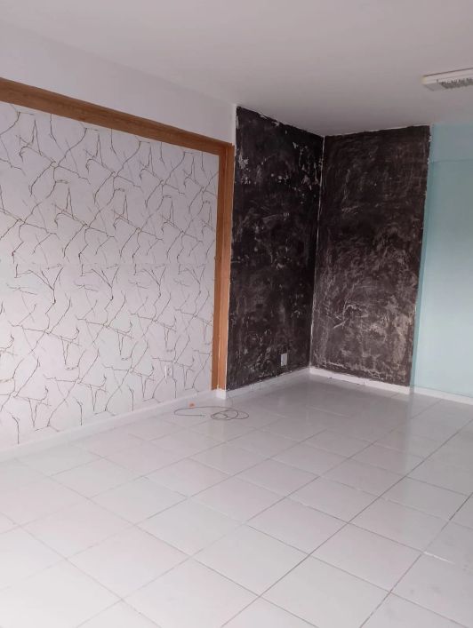 Sala comercial na lomas esquina da João Paulo 30m2