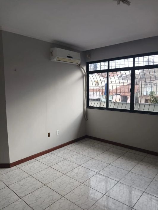 Imóvel para aluguel possui 200 m² com 4 quartos em Pedreira - Belém - PA