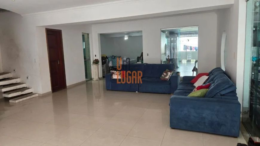 Casa de 2 pavimentos para aluguel ou venda, com 5 quartos e garagem,