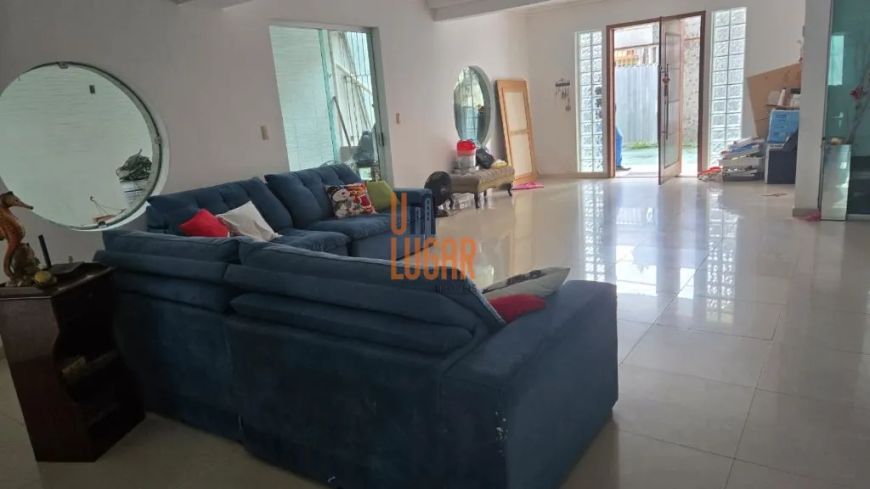 Casa de 2 pavimentos para aluguel ou venda, com 5 quartos e garagem,