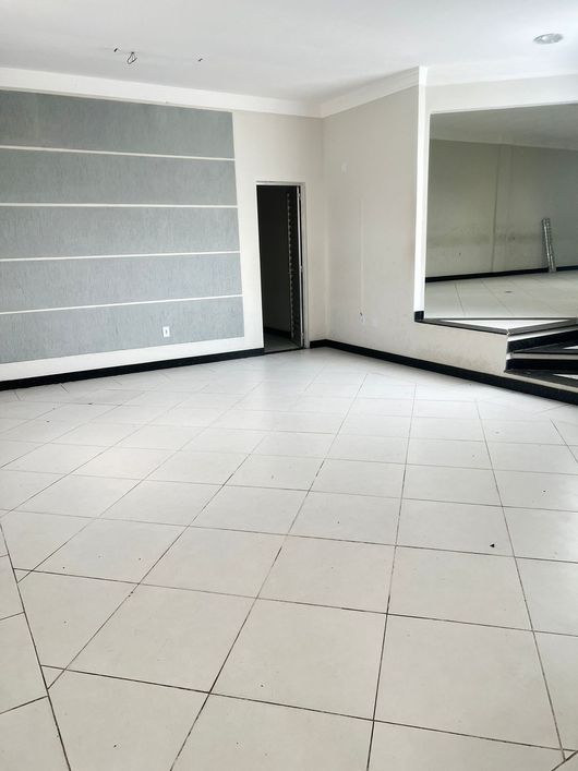 Conjunto Euclides Figueiredo | Prédio Comercial | 1.400m²