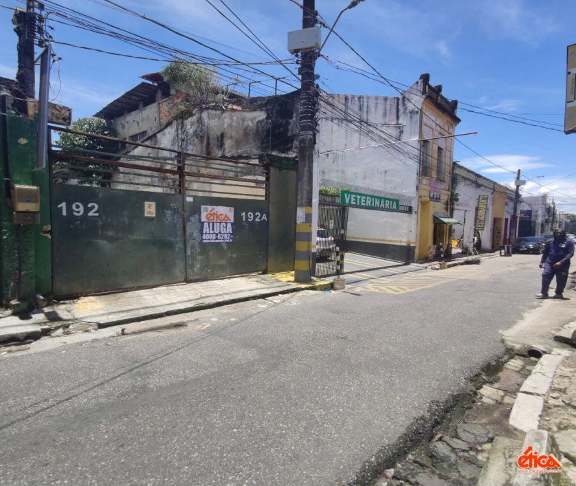 Amplo espaço tipo estacionamento na Ó de Almeida med 360,00m²