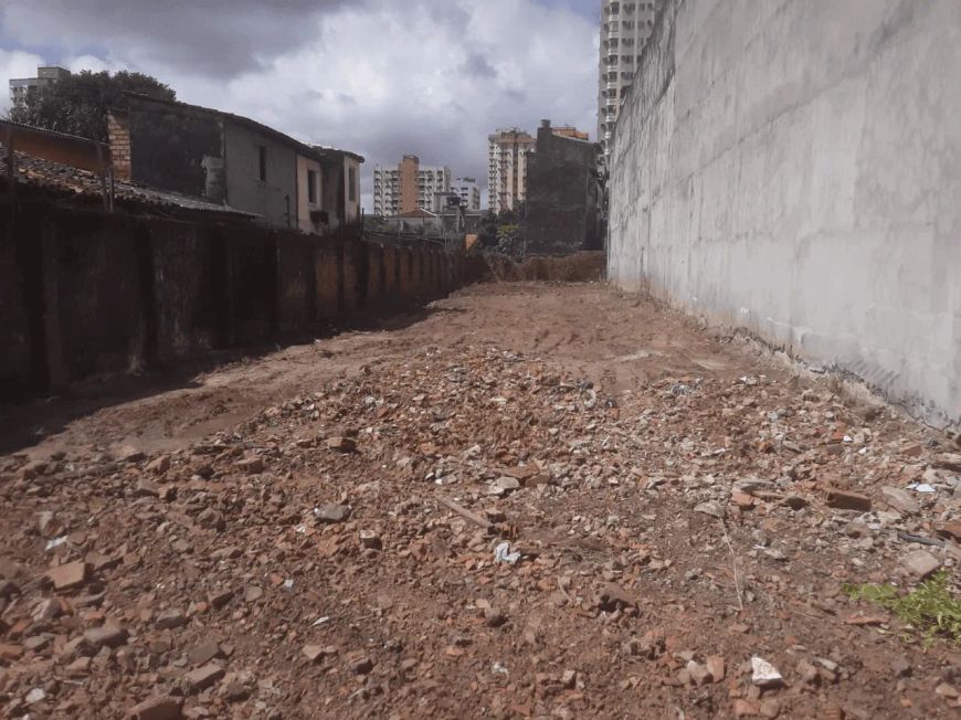 Prédio 4 andares, incluindo sub solo, no coração da Pedreira 2.000m2, para seu negócio!!