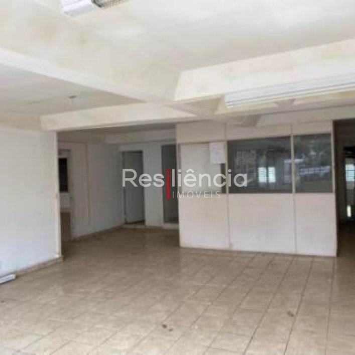 Galpão Avenida Roberto Camelier, medindo 1.200m².