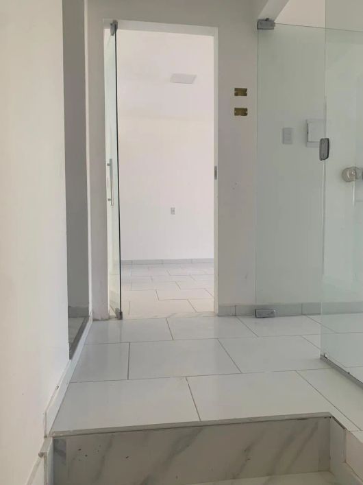 Aluga-se sala comercial com 25m² em São Brás
