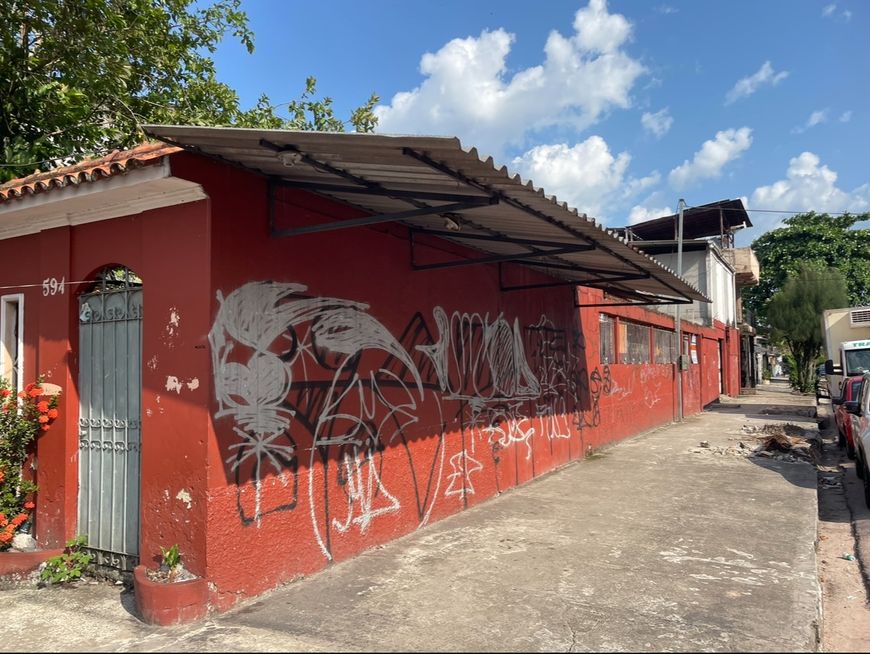 Casa comercial com 300 Mt2 na melhor esquina de Canudos