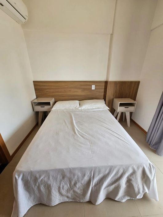 Bacelar Imóveis aluga apartamento no ed. Lago di Garda, 3 quartos, mobiliado