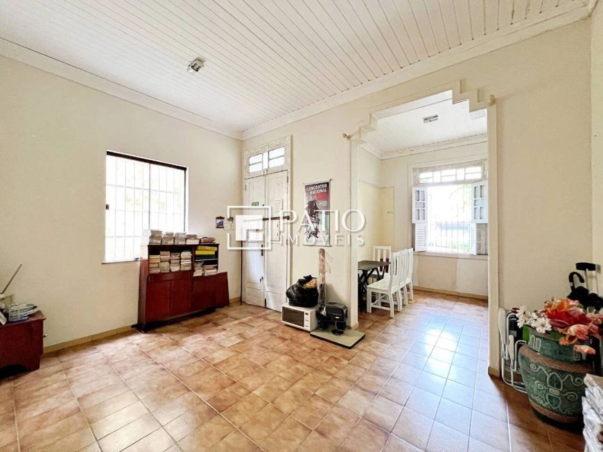 Linda casa no Umarizal. 3 quartos, sendo 2 suítes. Localização Premium.