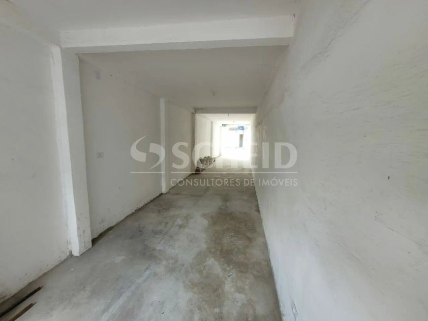 Terreno com 210m2 de área total, sendo 80m2 coberto, em Interlagos