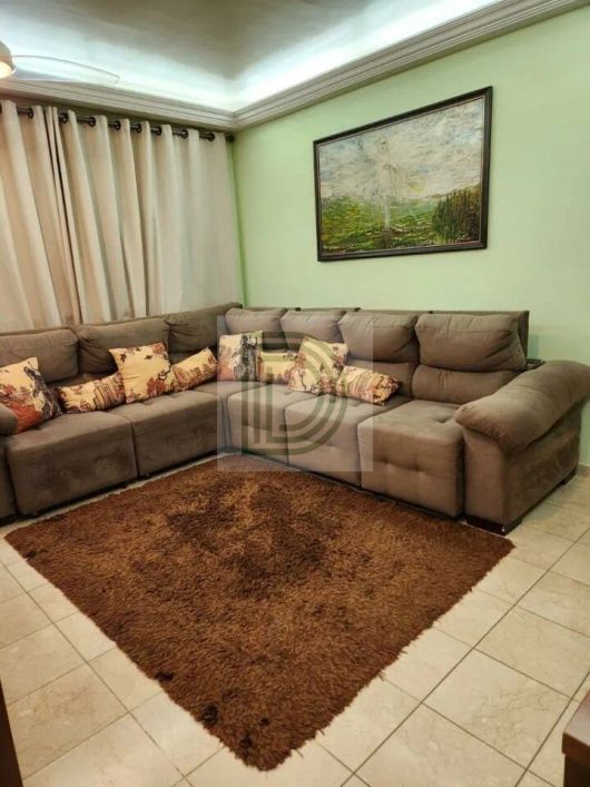 Apartamento de 3 dormitórios, com 1 vaga, próximo ao comércio e condução.